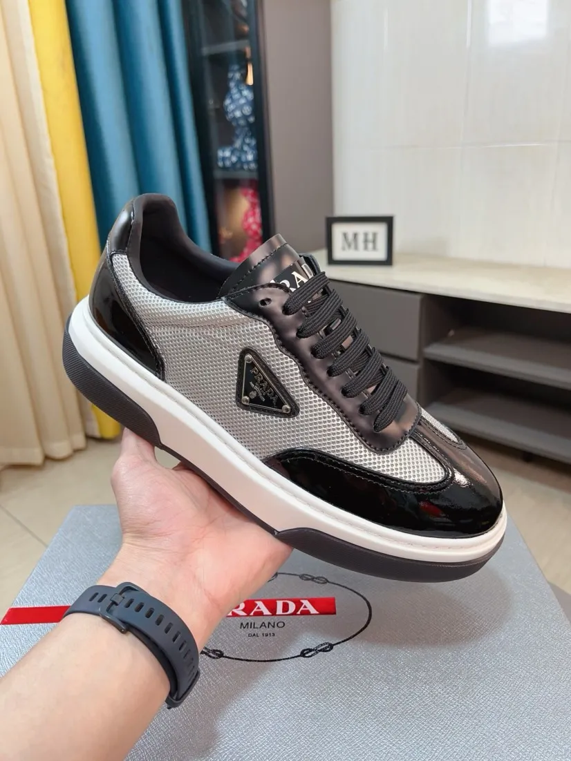 Men's shoes 💰600🌹🌹High-quality new Prada counters are launched simultaneously. The new men's shoes and 😘fabrics are selected from imported mesh and glue-spraying technology. Imported cowhide lining. 👍🏿High-end☄️Open-molded non-slip rubber outsole, exquisite lines, simple and elegant, comfortable and high-end for leisure travel. Code number: 38 to 44